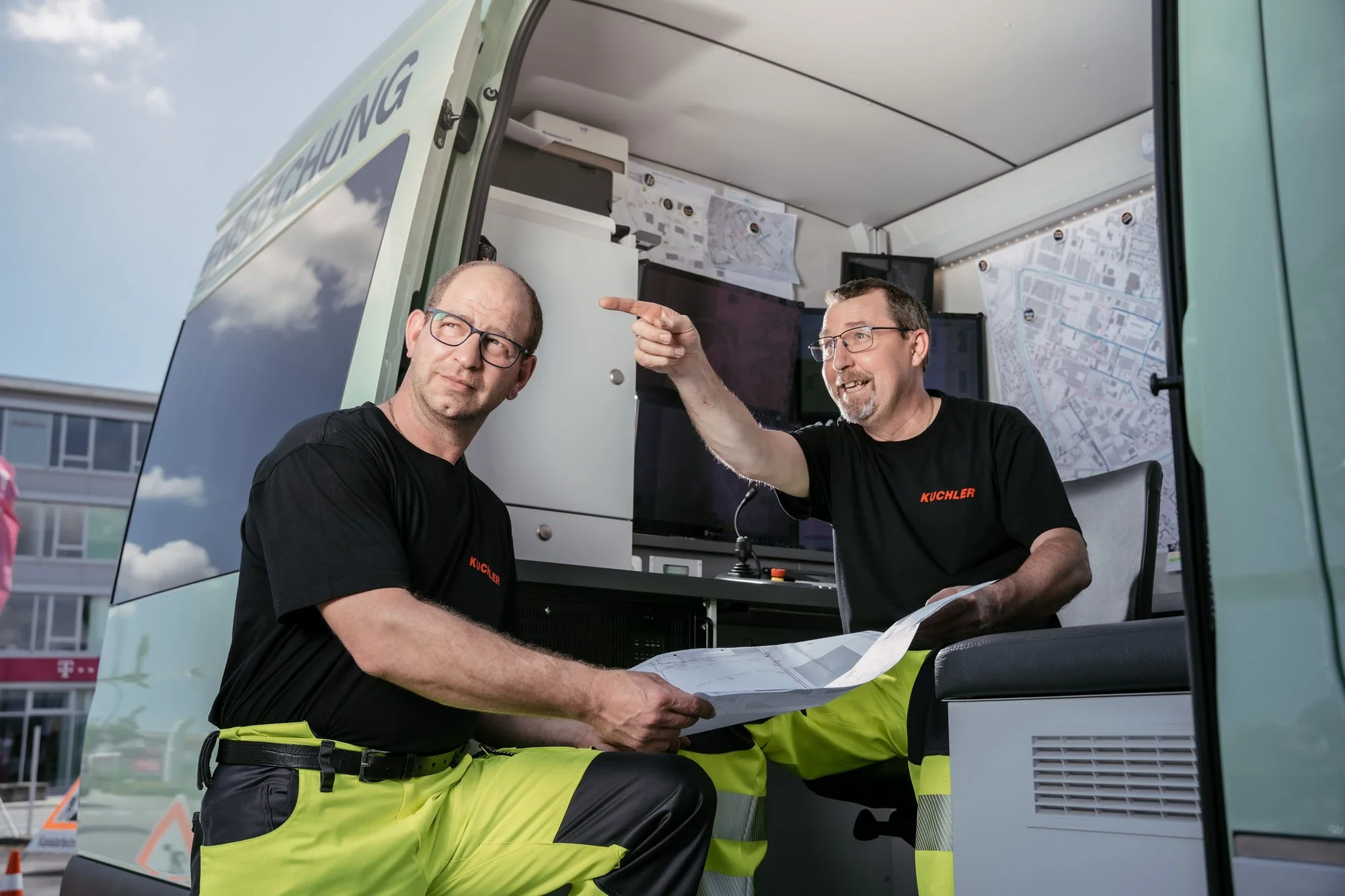 Saugbaggerarbeiten für Leitungsfreilegung in Neuwied